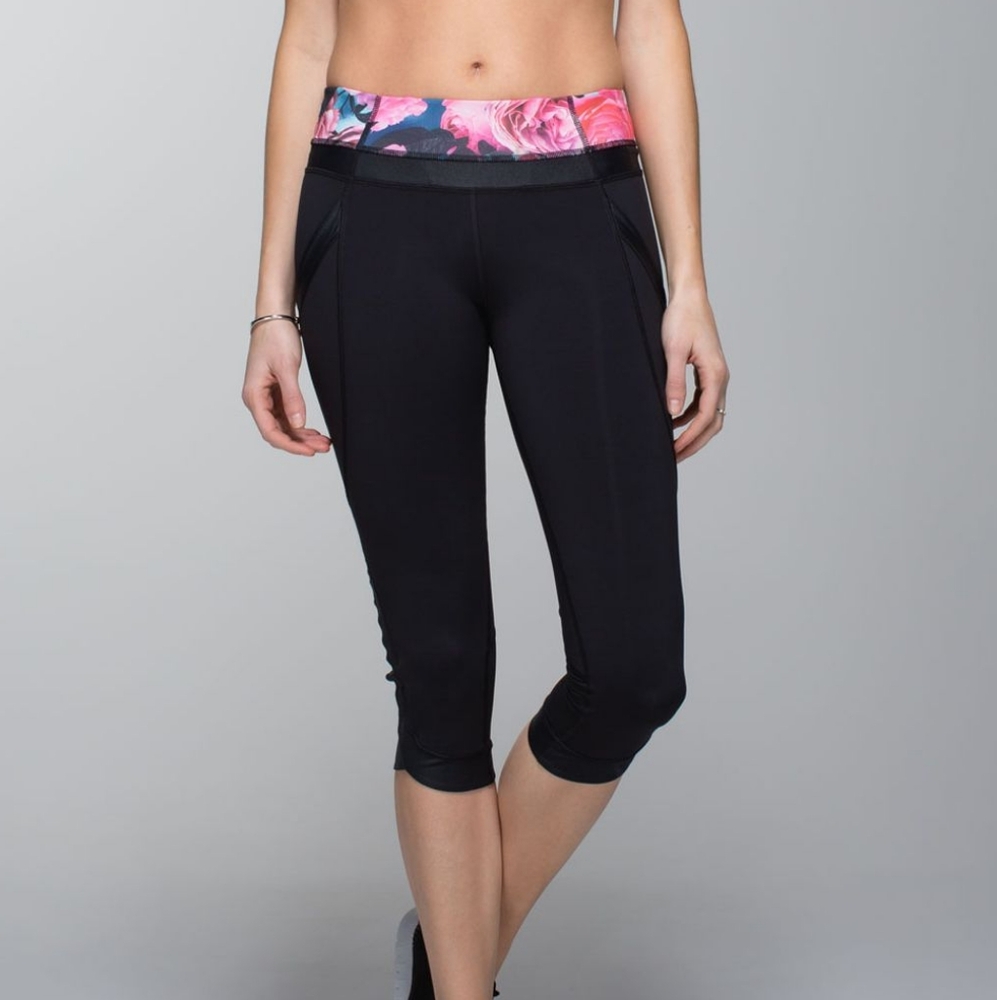 Lululemon Chase Me Crop II Black / Secret Garden Size 6 - Picture 3 of 11
